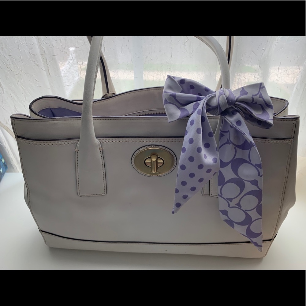 Classic White Coach Madeline Purse - Picture 4 of 8